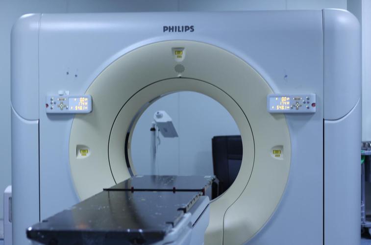 为什么现在医院拍片子那么贵啊 为什么现在医院拍片子那么贵啊